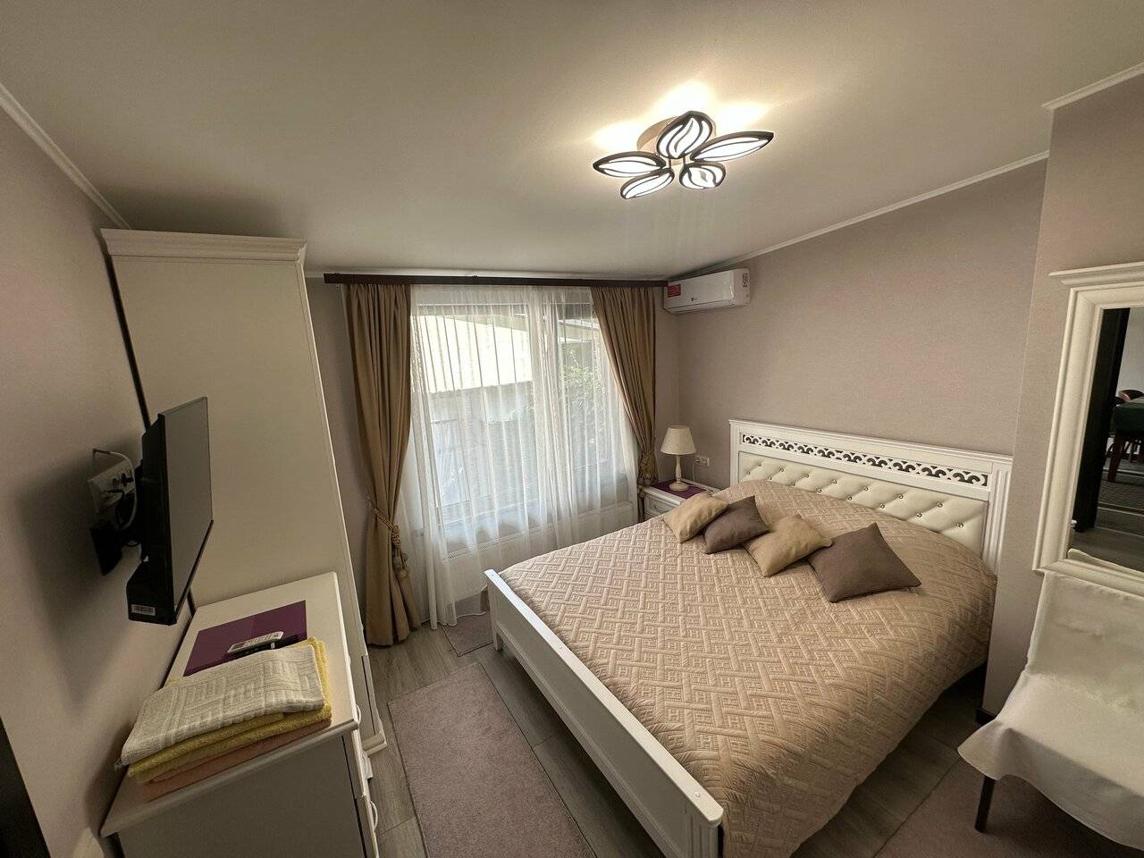 Фото Гостевого дома Приморский парк- Rooms-park Ялта 1