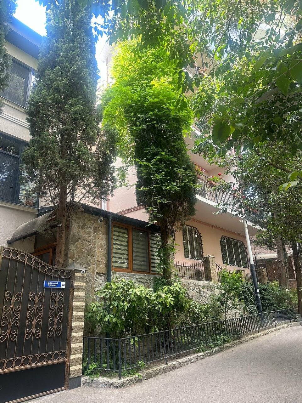 Фотографии номера Семейный люкс в Гостевом доме Приморский парк- Rooms-park Ялта