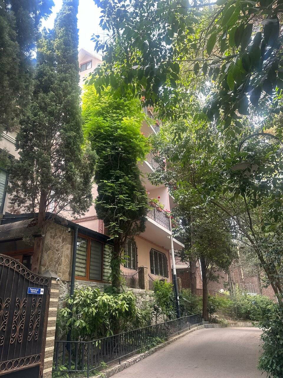 Фото Гостевого дома Приморский парк- Rooms-park Ялта 2